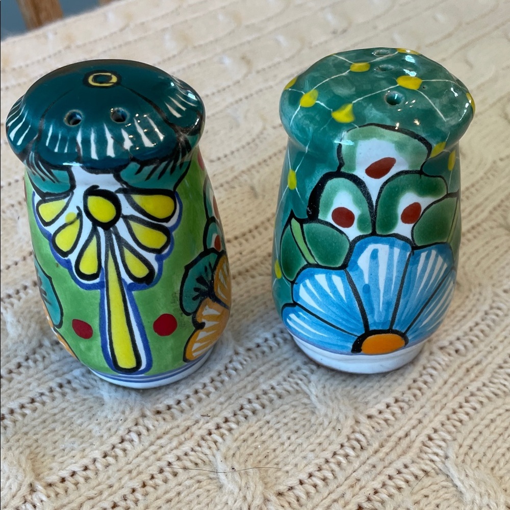 Talavera pottery salt pepper shakers colorful ceramic Mexico handcrafted blues